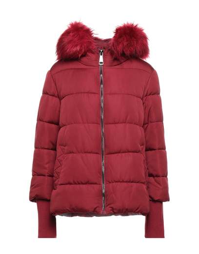 Piumino Toy G T701 rosso in pelo sintetico, tessuto sherpa, applicazione removibile, tinta unita, monopetto, collo con cappuccio, maniche lunghe, zip, multitasche, interno imbottito. Toy G T701 ROSSO