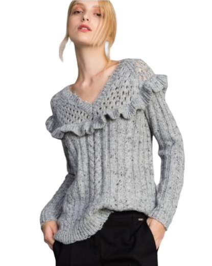 Maglia Twinset SA83DB Grigio in filato tweed con carré a rete, ruches, trecce e profili in costina effetto destroyed.