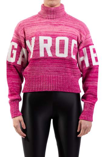 Suéter Gavroche Paris modelo GVR2205D rosa de cuello alto con logo en contraste y puños elásticos.