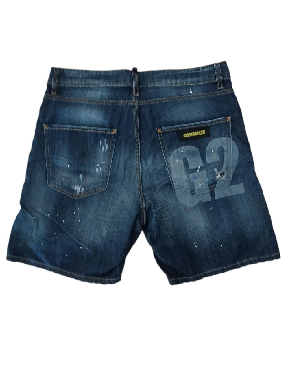 Bermudas modelo Laser G2FIRENZE con rotos y efecto intercambiado, cintura con trabillas para cinturón, cierre de cremallera.