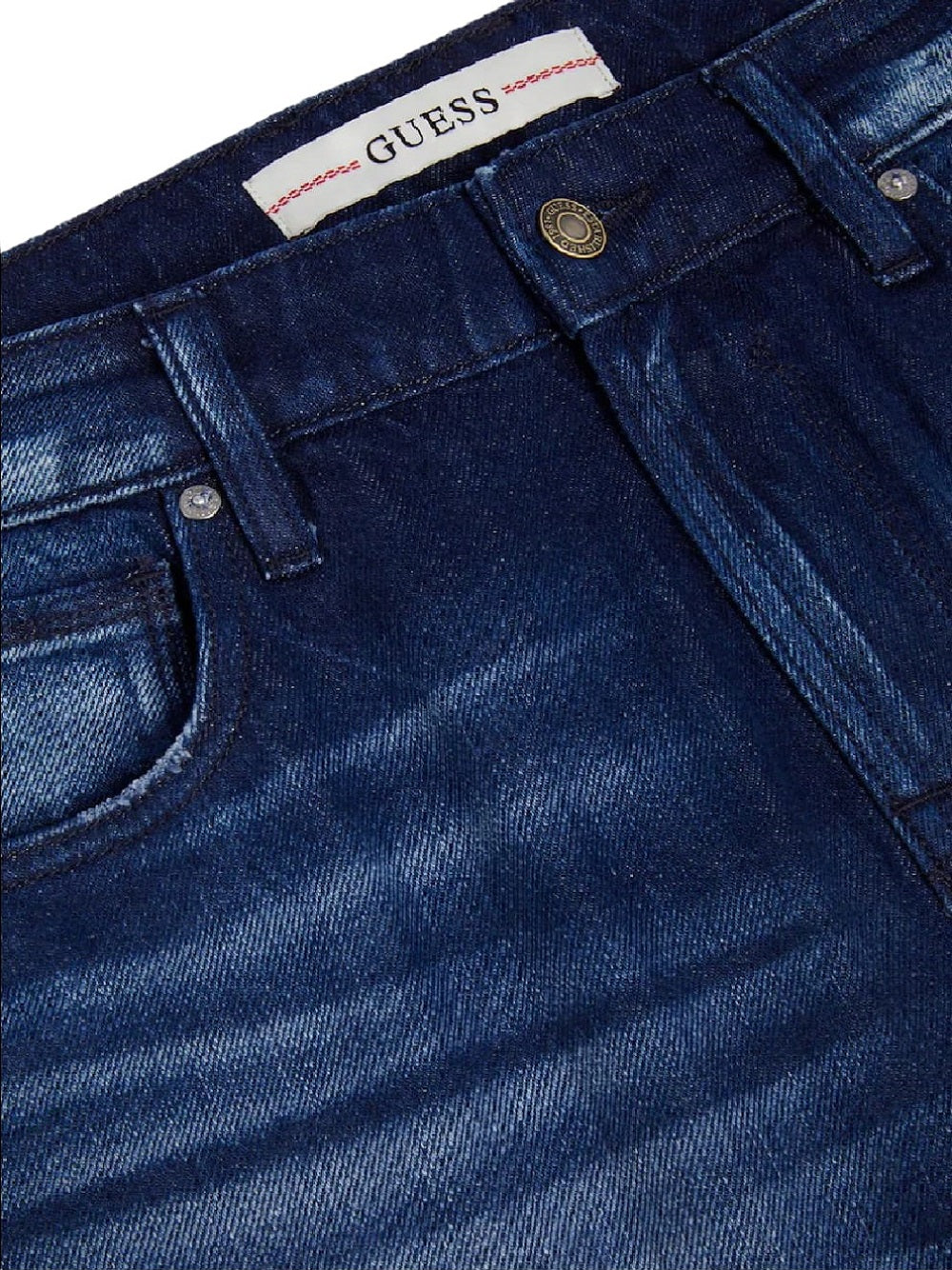 Vaqueros Guess modelo M2GAR5D4K72 con cierre frontal de cremallera y botón