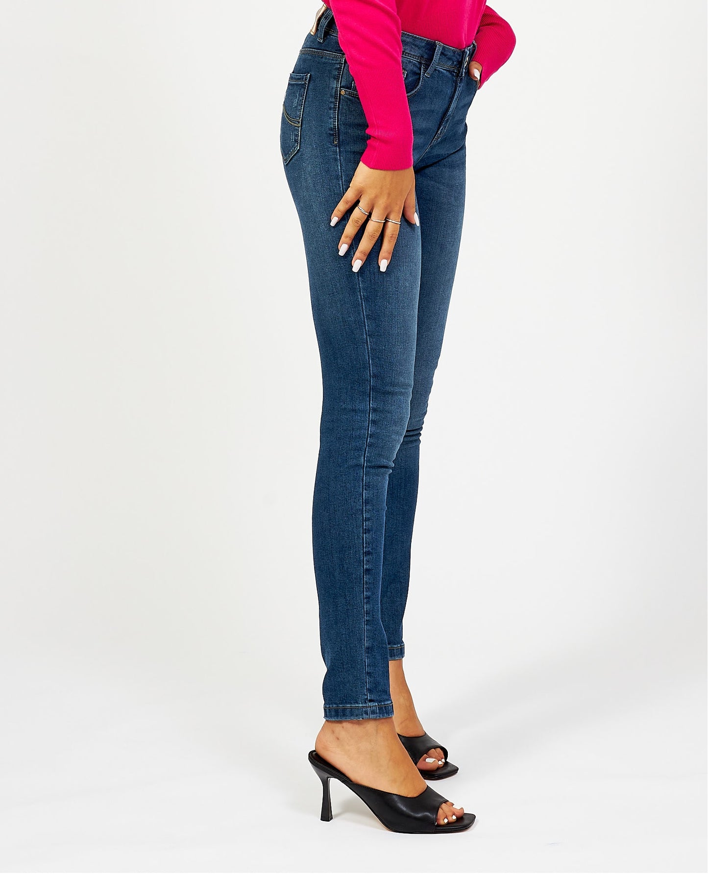 Jeans Yes Zee modello P375W221J711 a cinque tasche chiusura con bottone e zip, passanti per cintura e lunghezza sopra la caviglia. Yes Zee P375W221J711 BLU