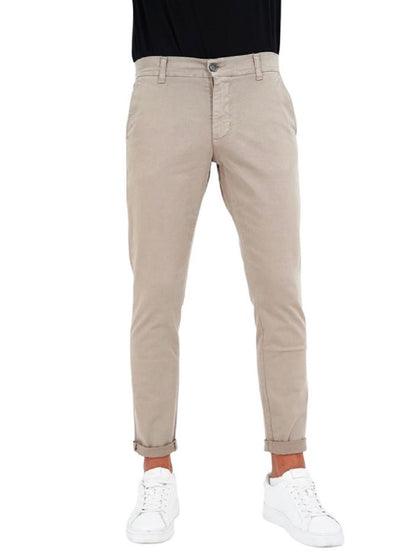 Pantalón Klixs Gian Beige modelo 01166E con cierre de cremallera y botón