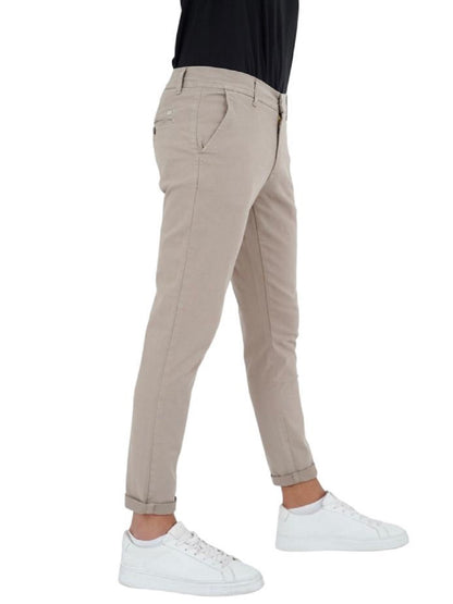Pantalón Klixs Gian Beige modelo 01166E con cierre de cremallera y botón
