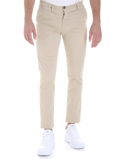Pantalón chino de algodón Les Copains con pierna recta y bolsillos franceses en los laterales.