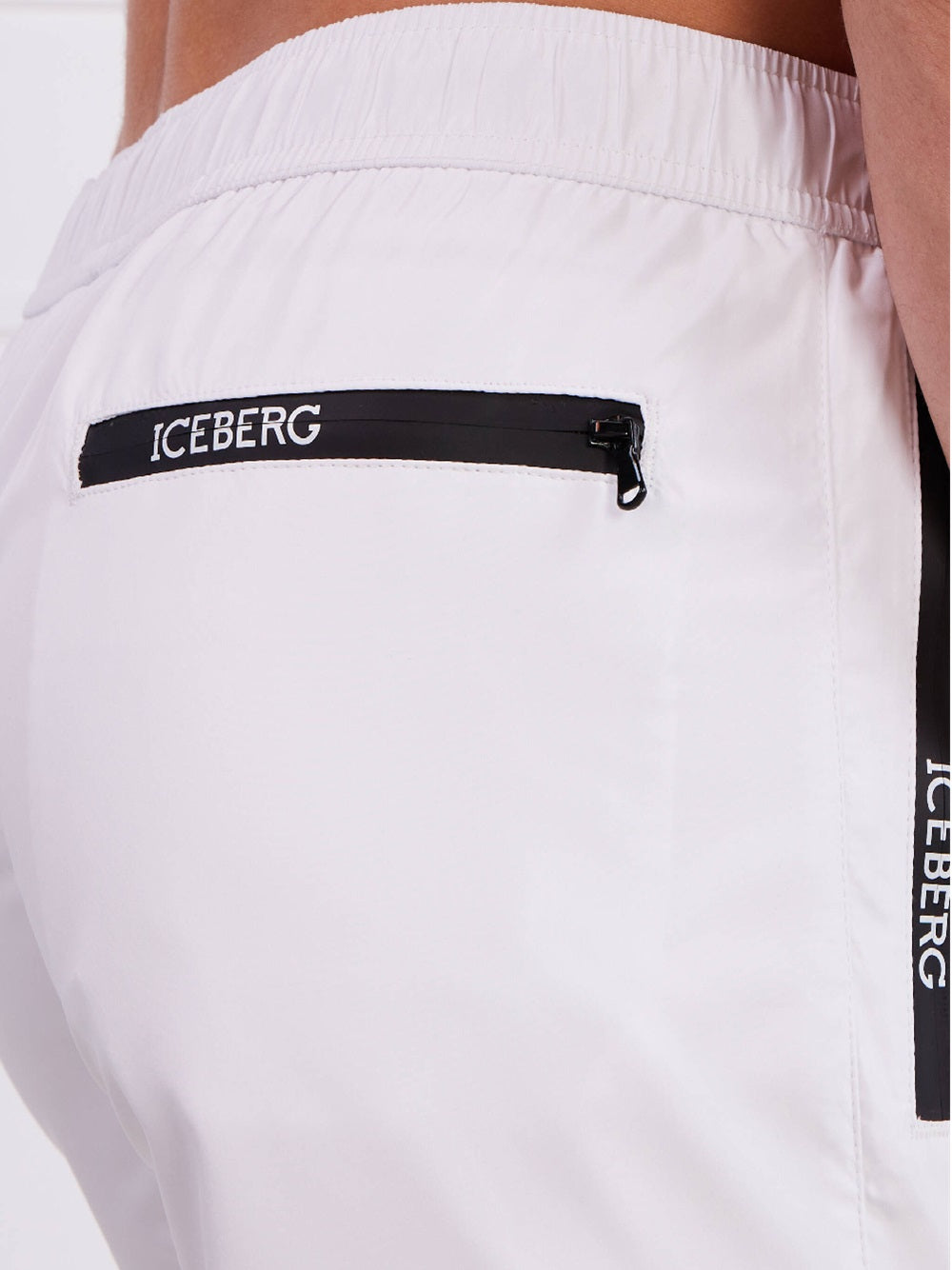 Costume ICEBERG modello ICE3MBM06 con logo a contrasto