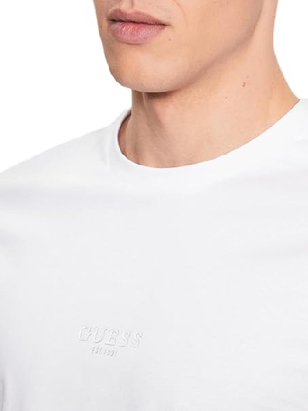 T-shirt da uomo Guess modello M2YI72 I3Z14 in cotone con mezza manica e girocollo, ha il logo in rilievo sul petto