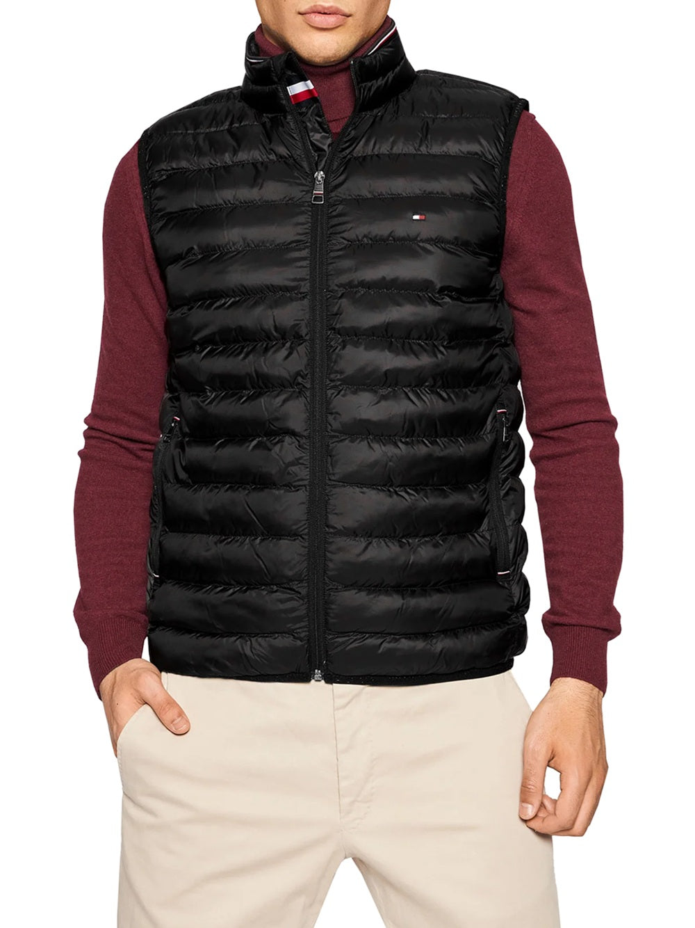 Gilet Tommy Hilfiger modello MW0MW18762 con trapuntatura orizzontale e logo Tommy Hilfiger ricamato sul petto lato sinistro