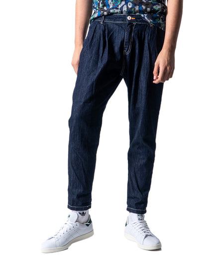 Exhibición de jeans para hombre